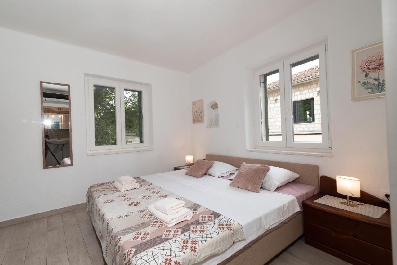 Filomena Rooms Trogir Exterior foto